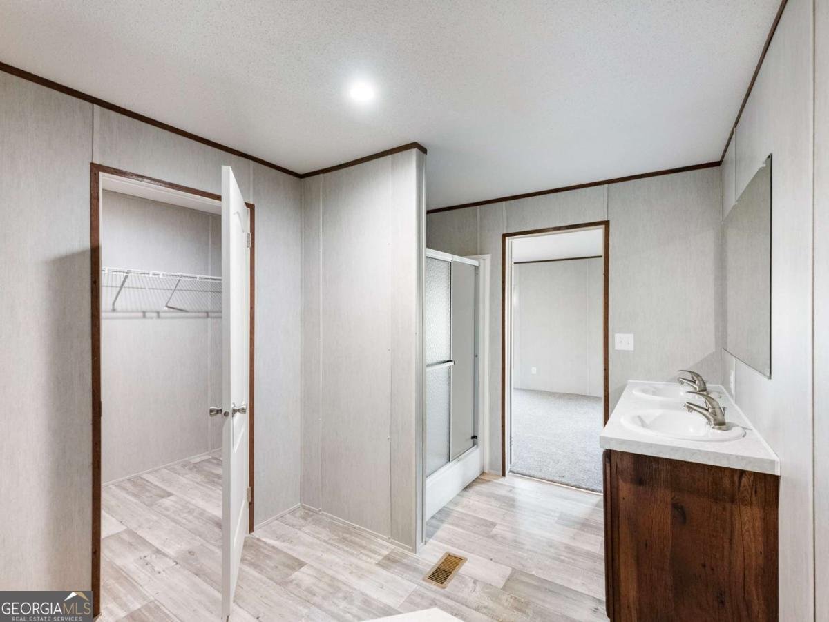 222 Lynn Road Bethlehem - 19