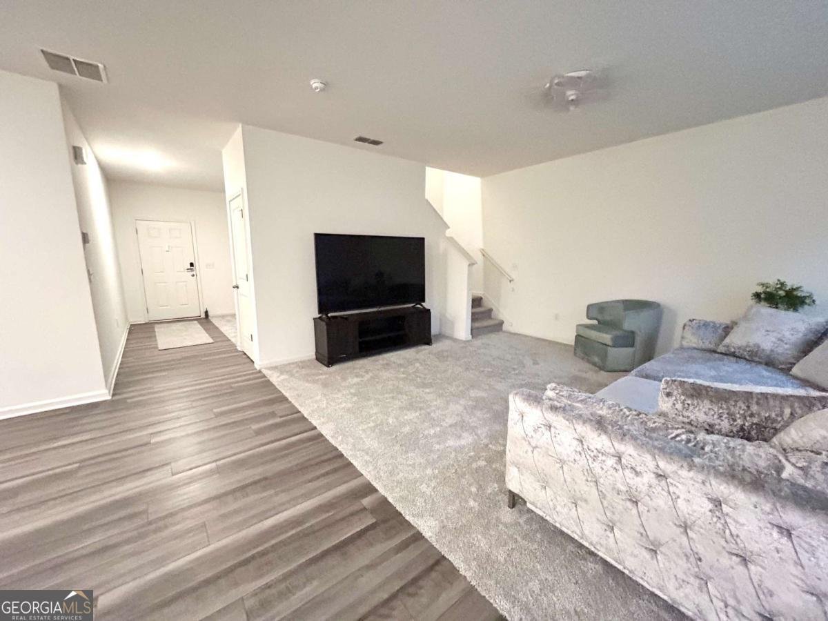 129 Carnaby Street Winder - 12