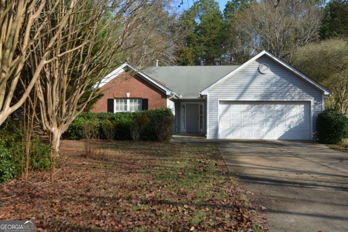 5519 Amber Cove Way Flowery Branch - main photo