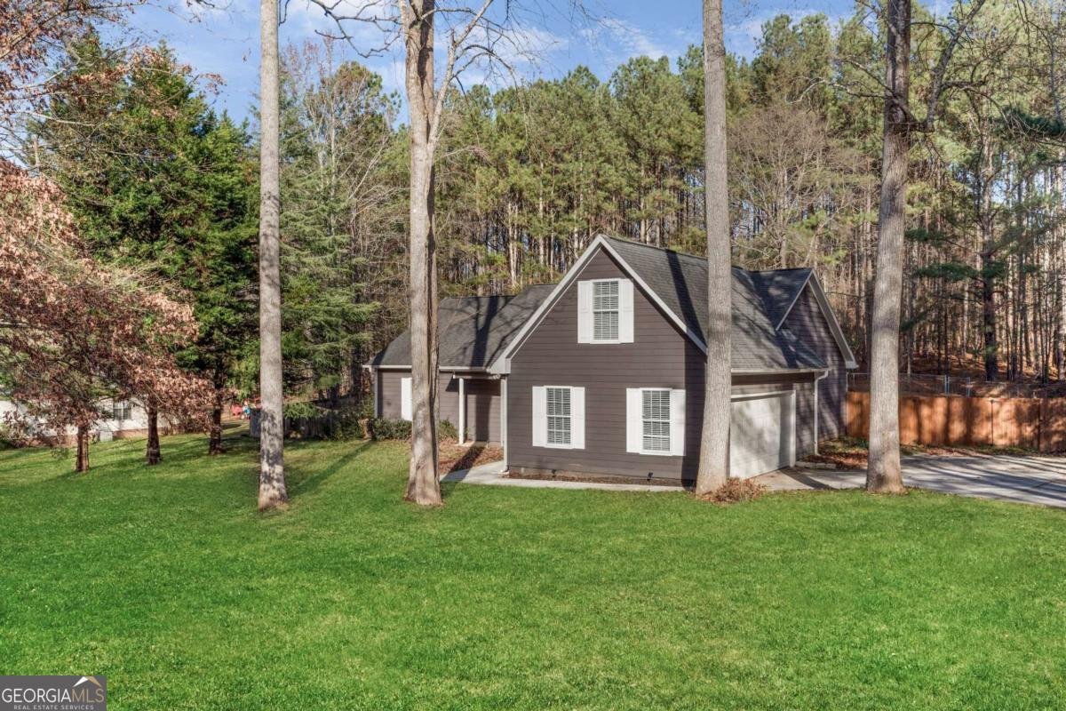 5051 Cliff Top Drive Loganville - main photo