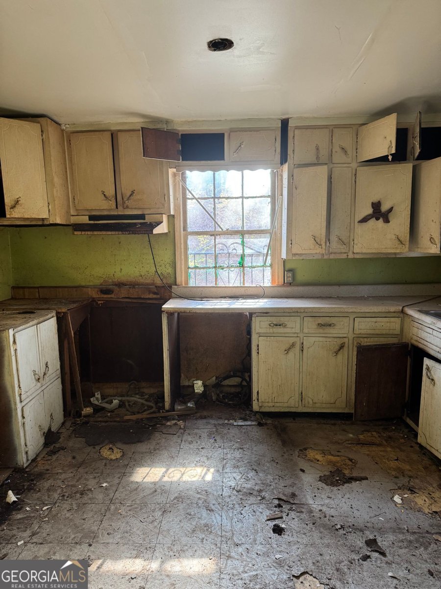 1096 3rd Street Atlanta - 3