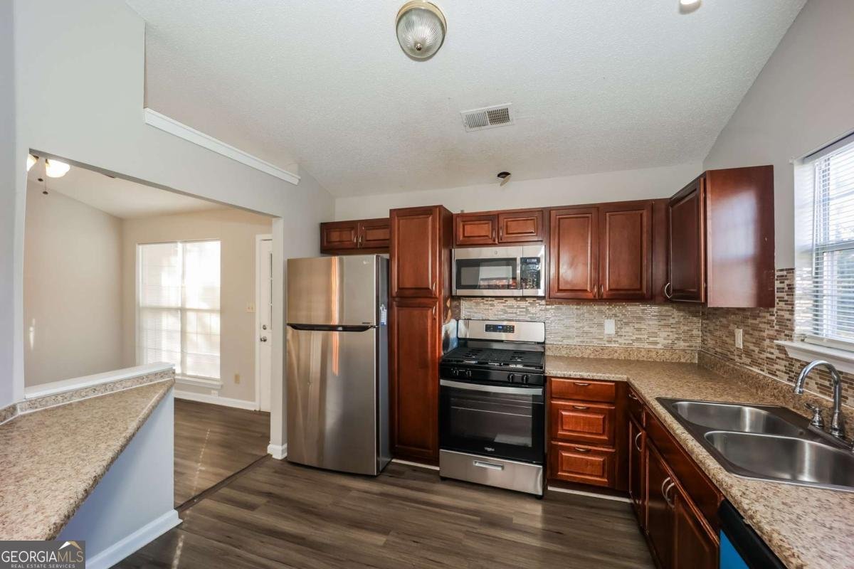 5899 Eagles Feather Lane Riverdale - 9