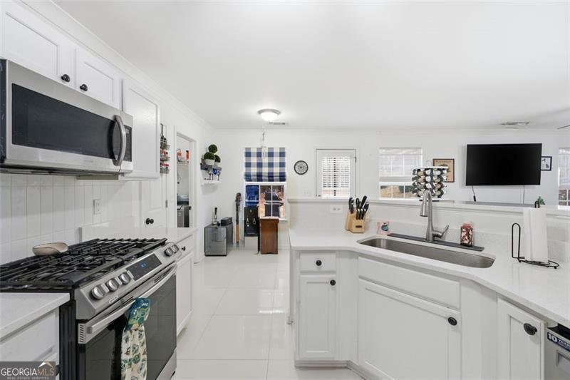 2854 MICHELLE LEE Dacula - 16