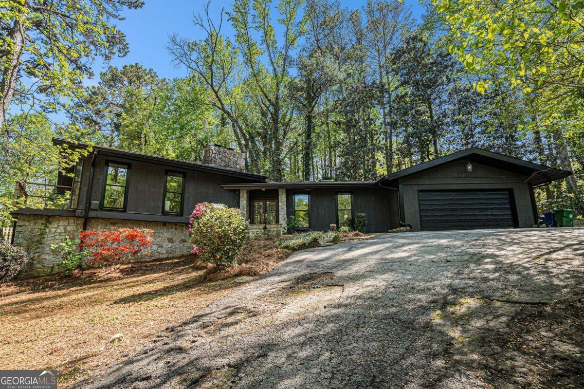 2568 SUGARPLUM Court Atlanta - main photo