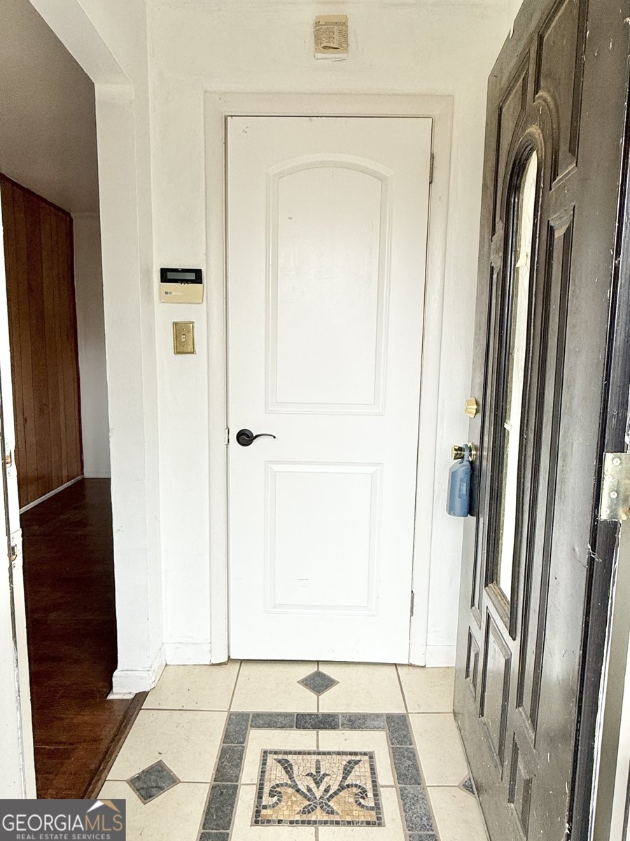 2706 Belaire Circle Atlanta - 2