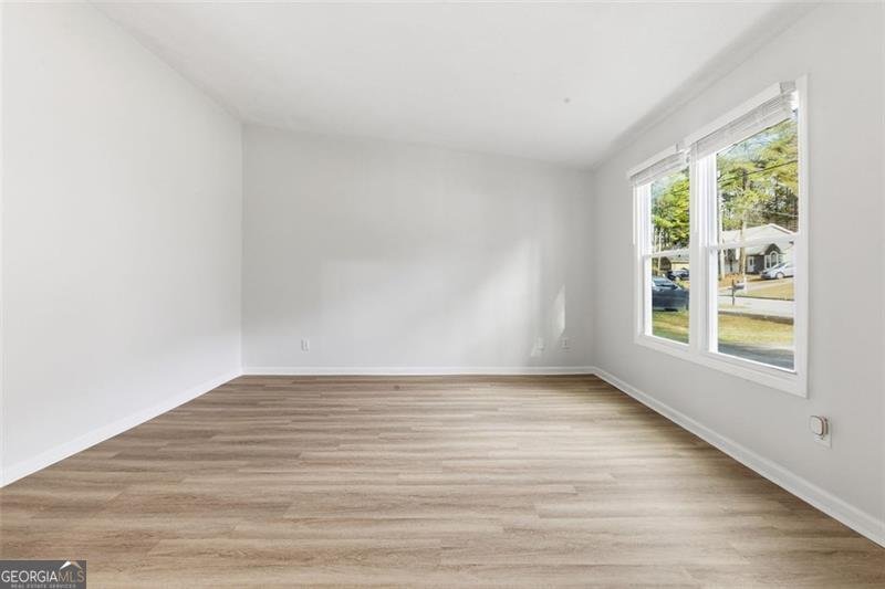 6385 Emerald Pointe Circle College Park - 32