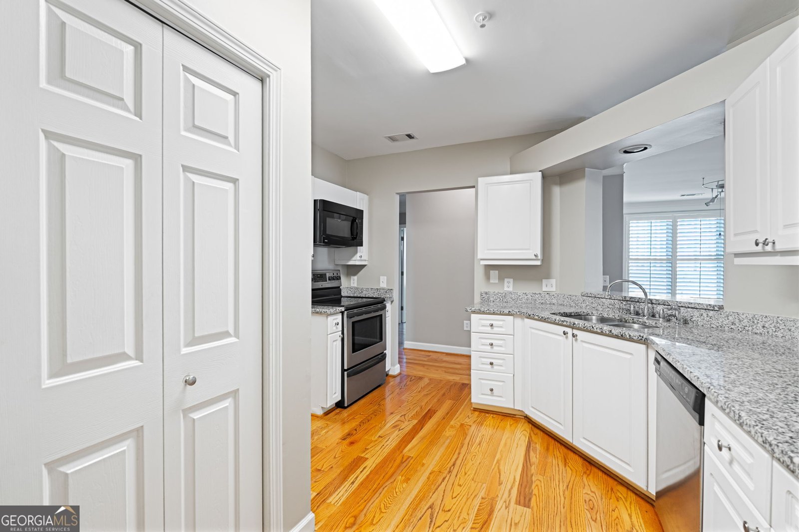 3334 Peachtree Road NE Atlanta - 11