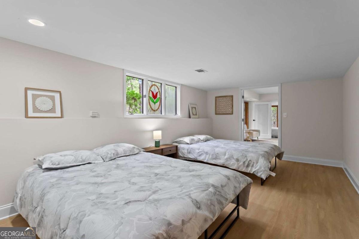 1890 Spalding Drive Atlanta - 40