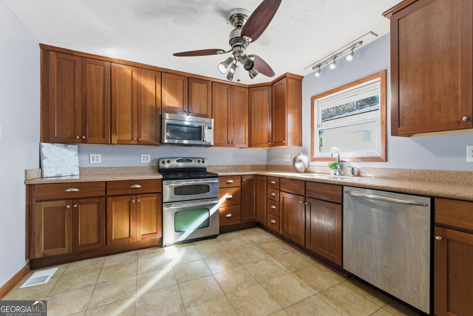 1490 Enchanted Lake Conyers - 24