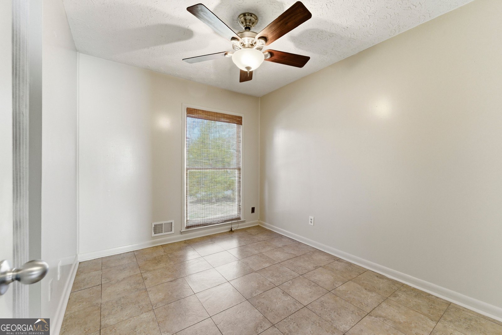 1490 Enchanted Lake Conyers - 27