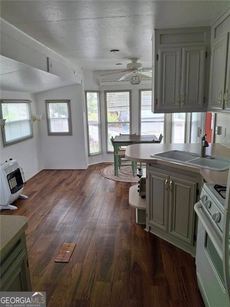 4 FLEETWOOD Road Cleveland - 19