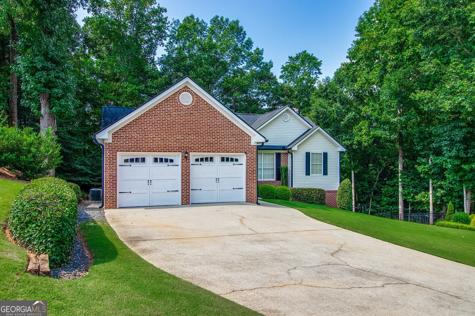 5505 Riverchase Drive Flowery Branch - main photo