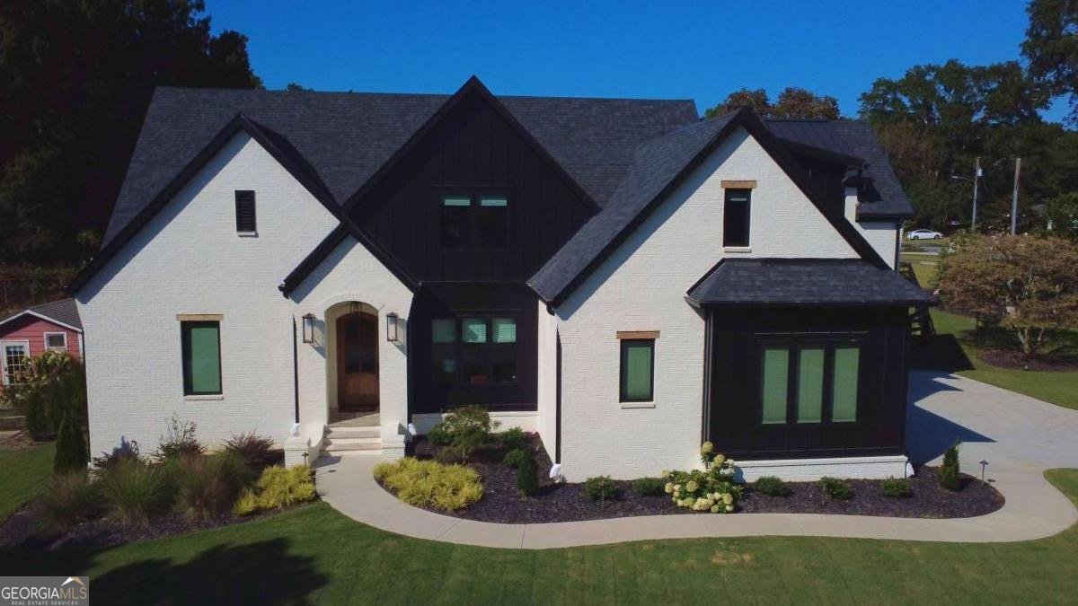 192 Upshaw Drive Alpharetta - main photo