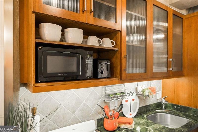 131 BROAD Athens - 31