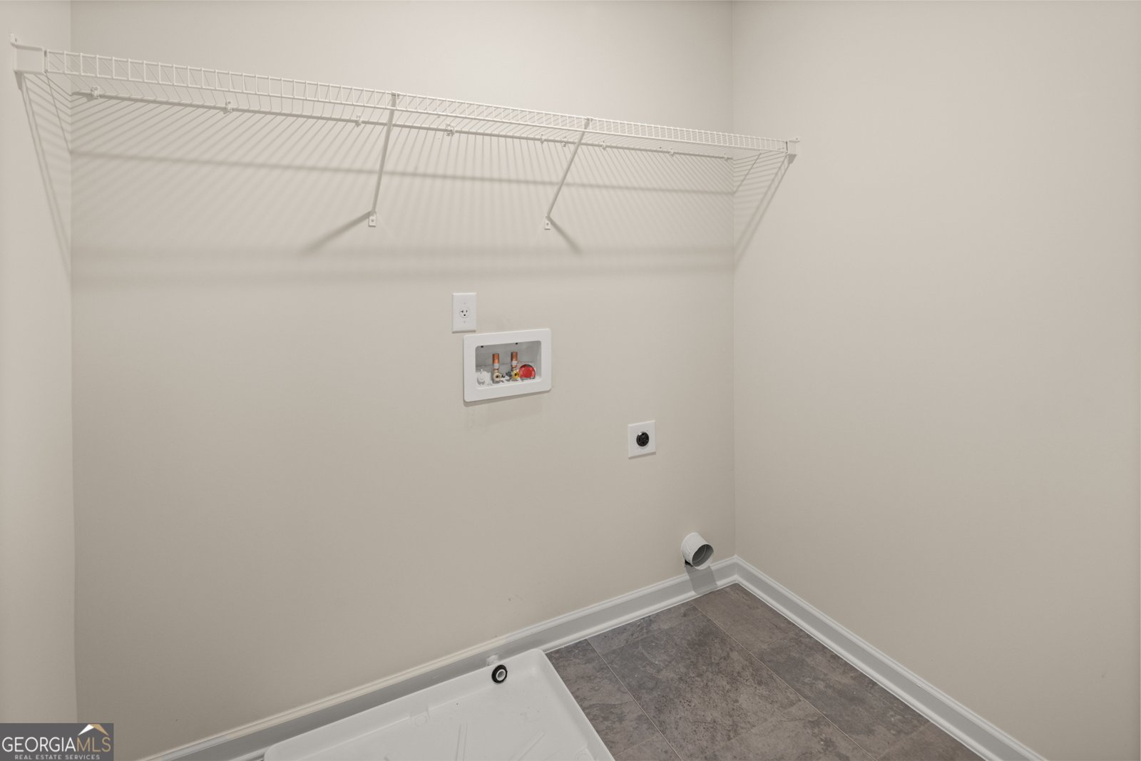 318 CEDAR HOLLL Maplewood Drive Conyers - 55