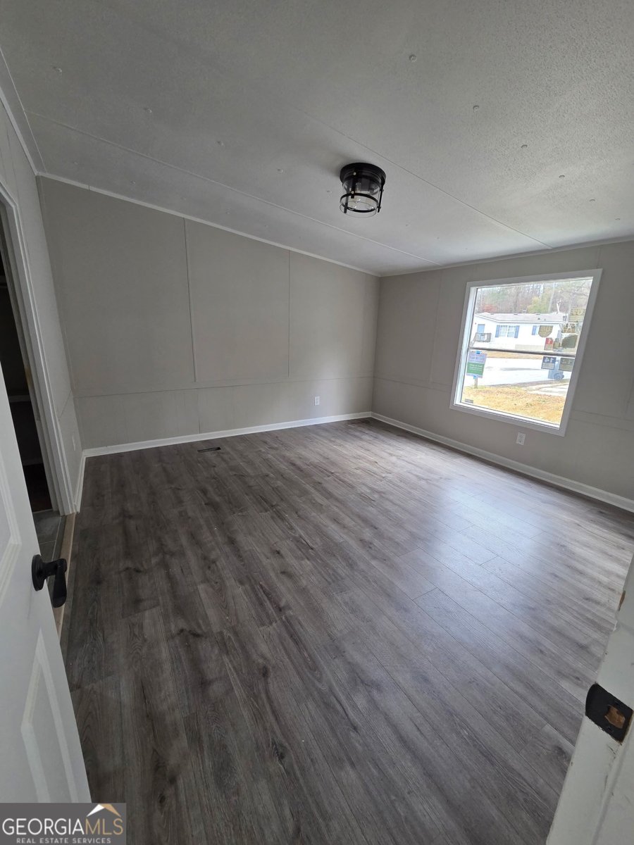 21 CLUB CIRCLE Ellenwood - 19