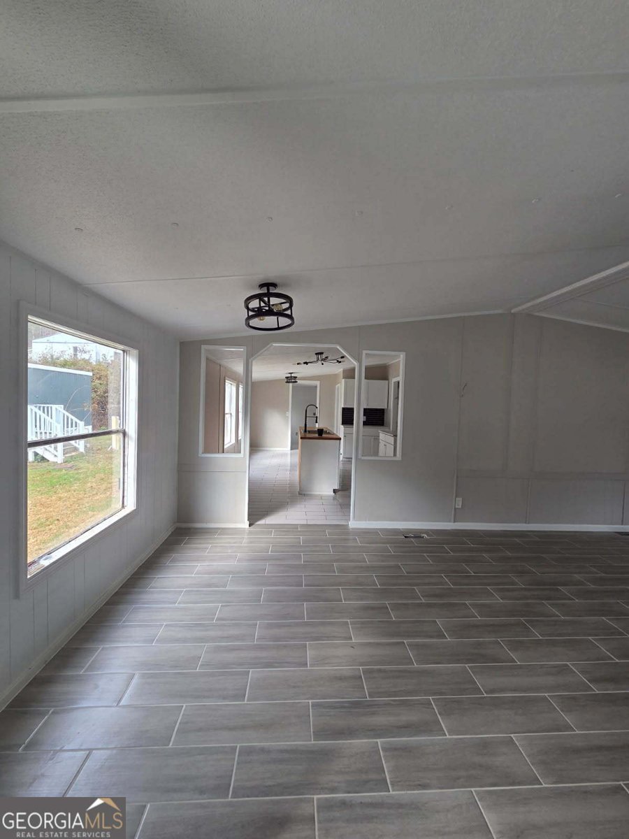 21 CLUB CIRCLE Ellenwood - 21