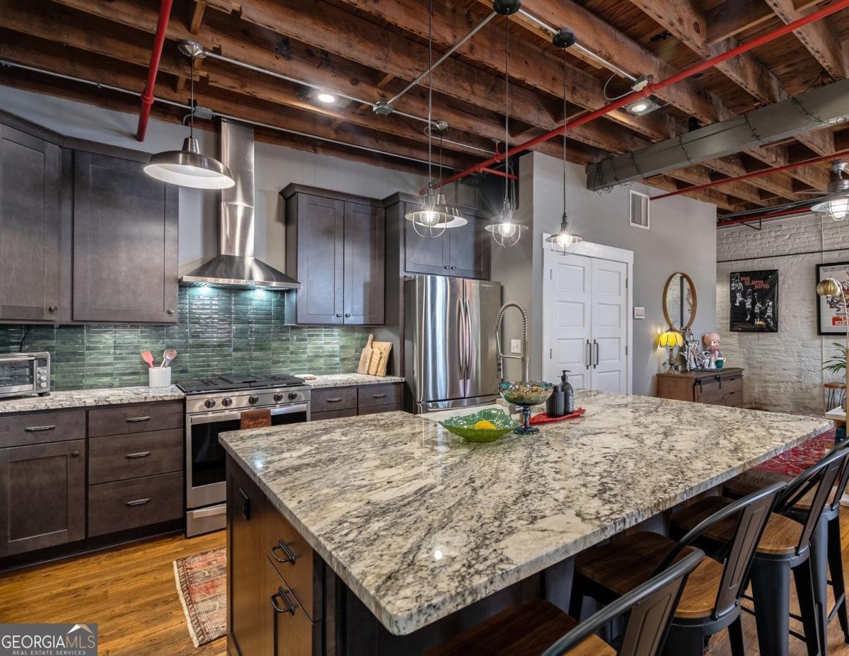 585 White Circle Athens - 10