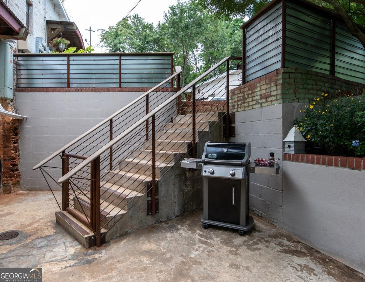 585 White Circle Athens - 27