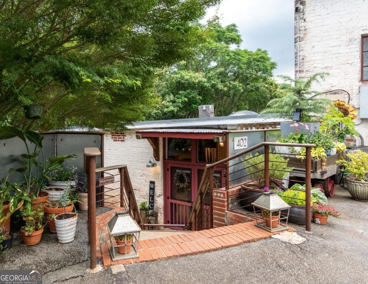 585 White Circle Athens - 36