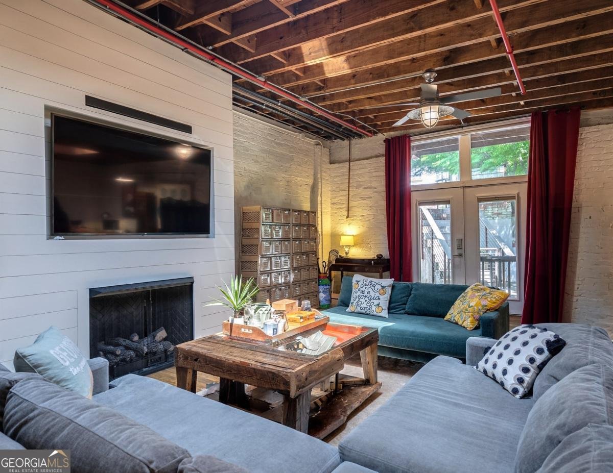 585 White Circle Athens - 4