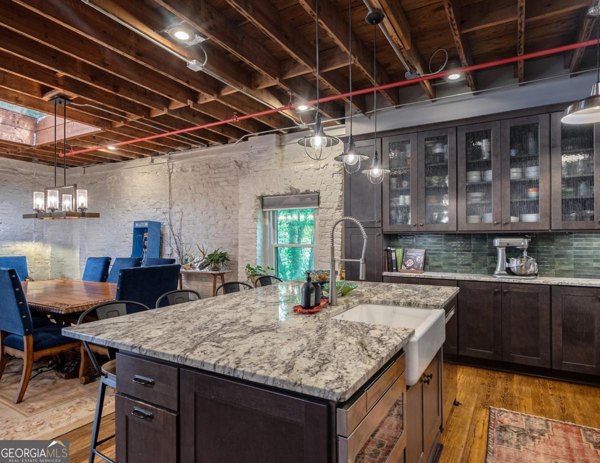 585 White Circle Athens - 7