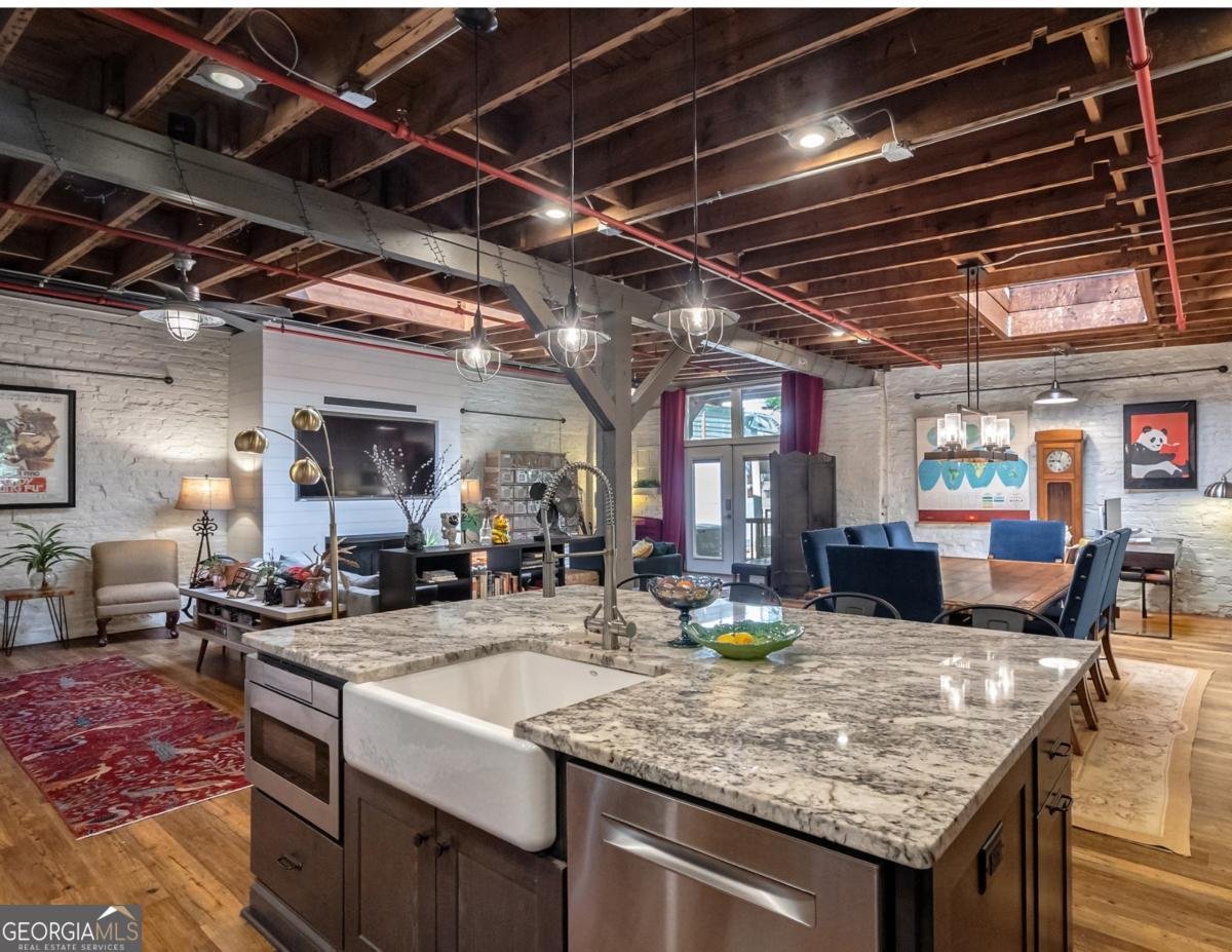 585 White Circle Athens - 9