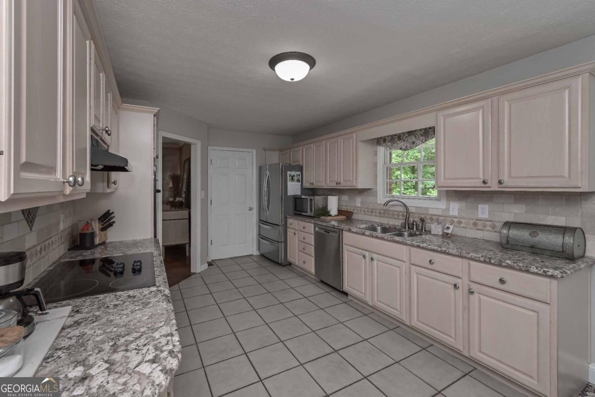 5885 West Chapel Hill Road Douglasville - 17