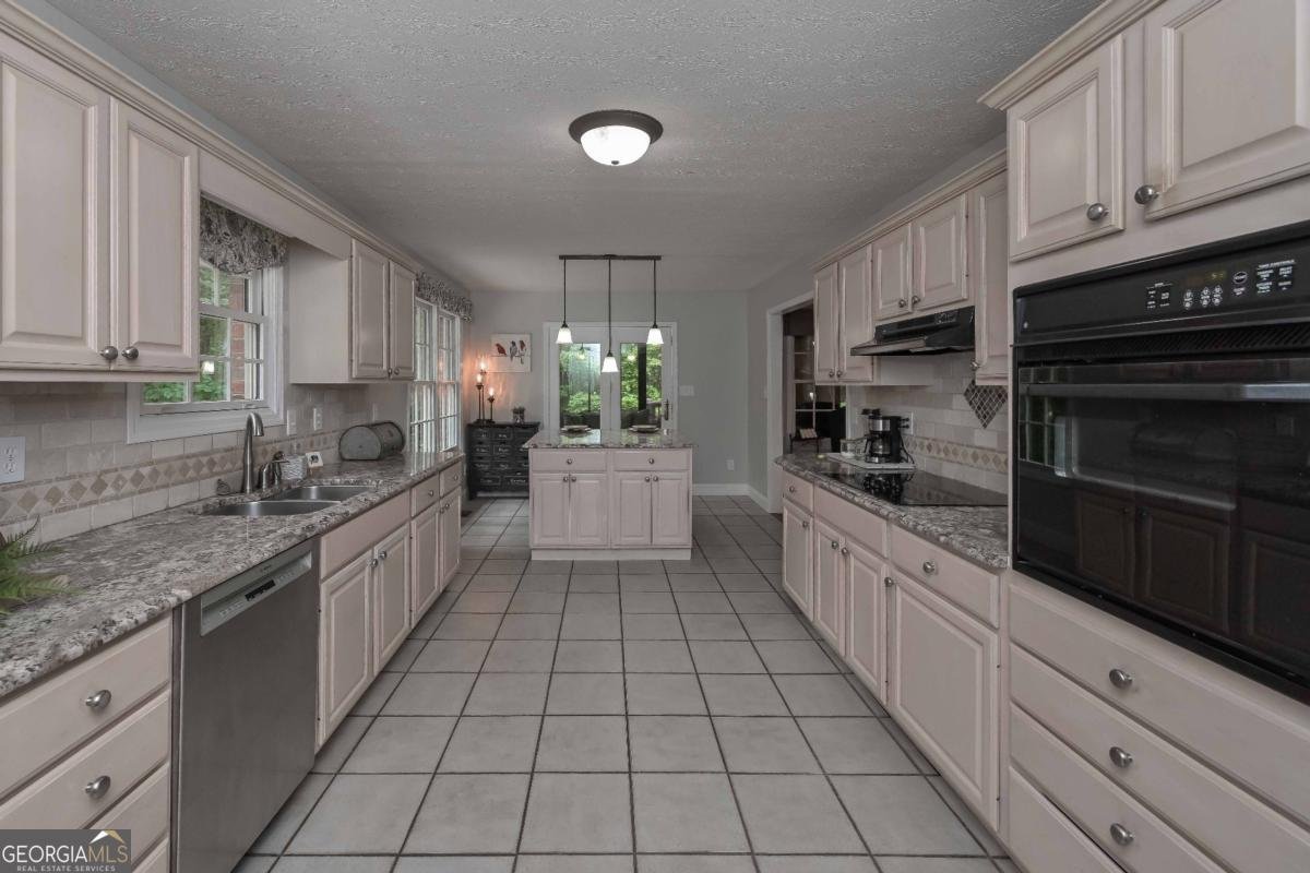 5885 West Chapel Hill Road Douglasville - 20