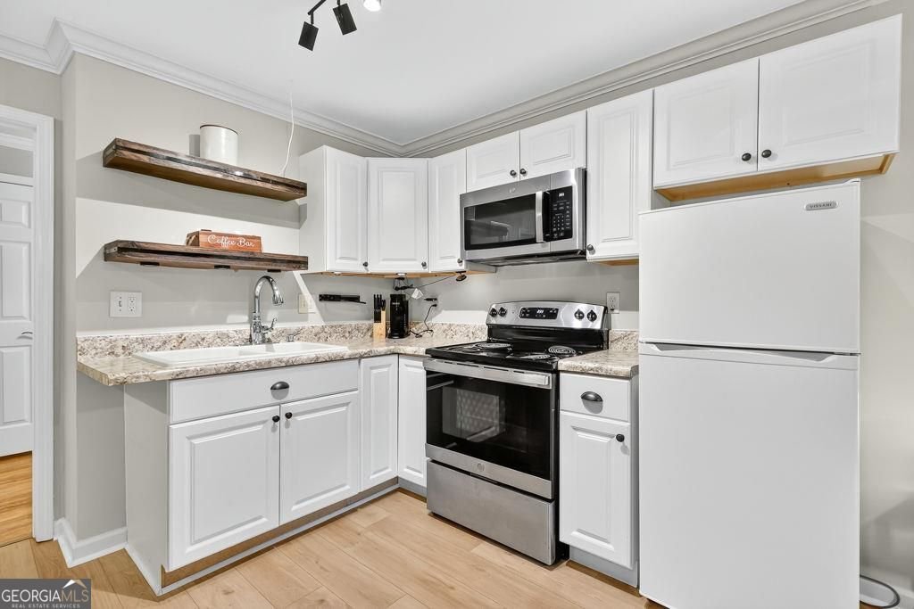 8635 Sapphire Lane Gainesville - 28