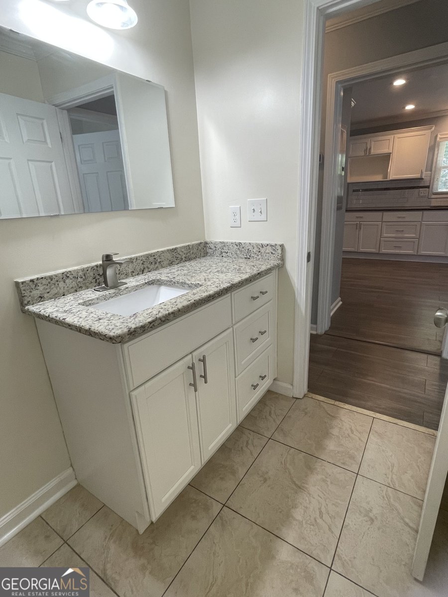 1833 Phillips Avenue East Point - 20