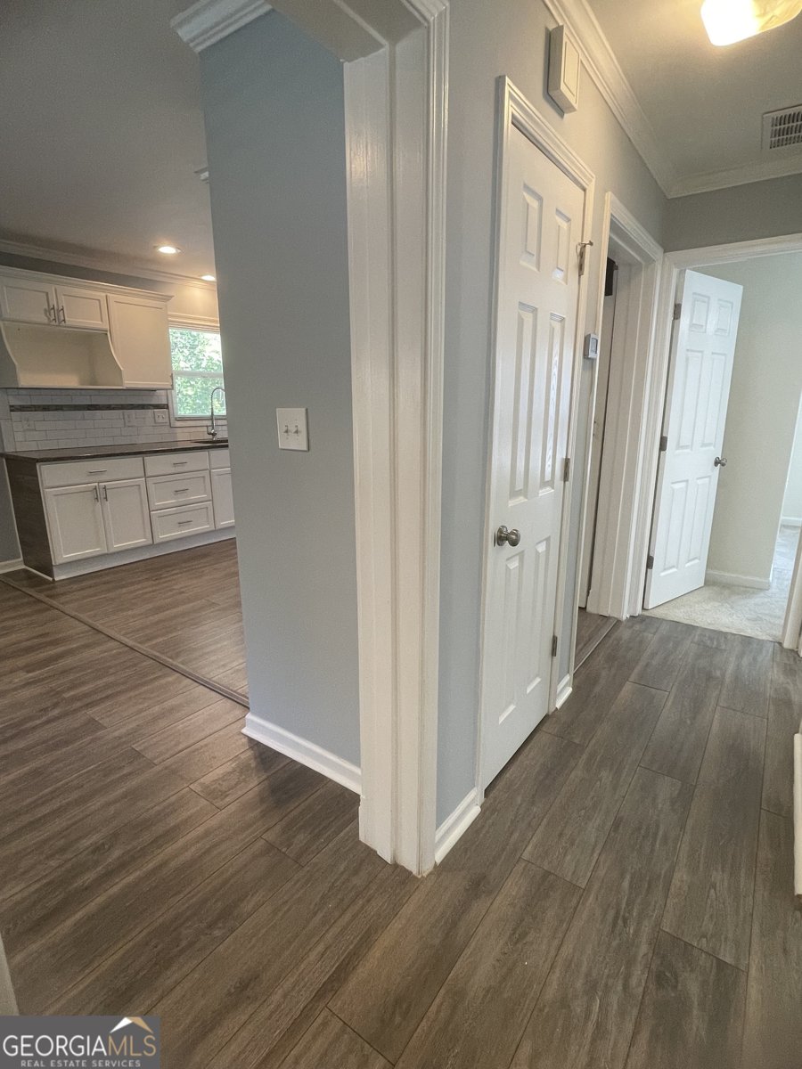 1833 Phillips Avenue East Point - 26