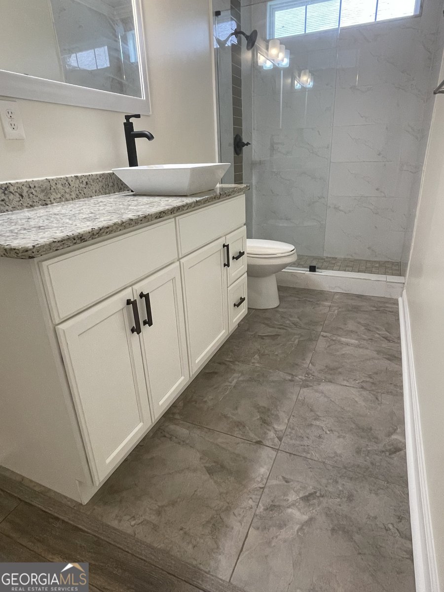 1833 Phillips Avenue East Point - 28