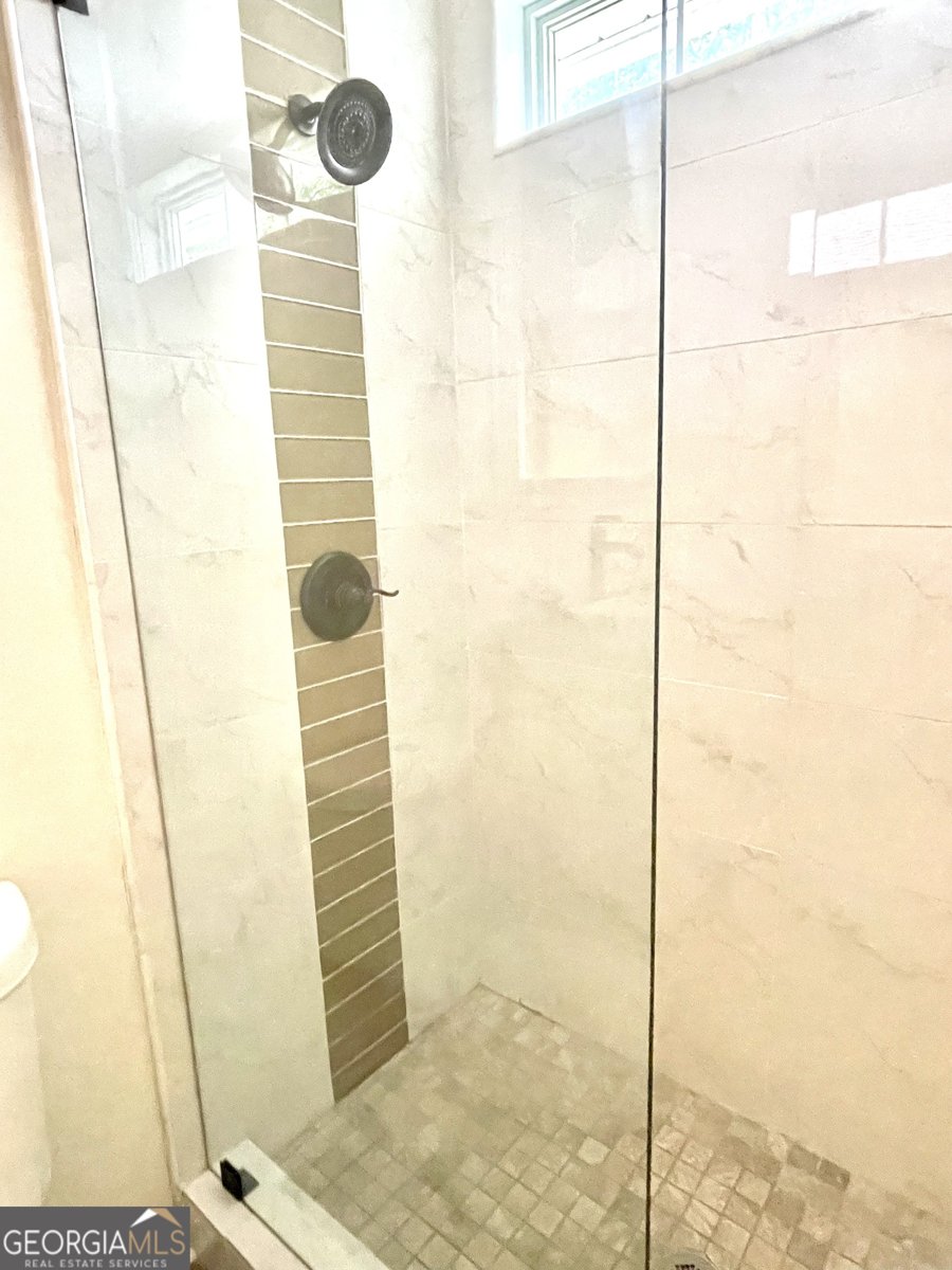 1833 Phillips Avenue East Point - 30