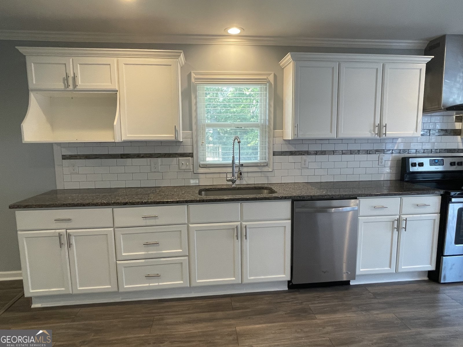 1833 Phillips Avenue East Point - 9