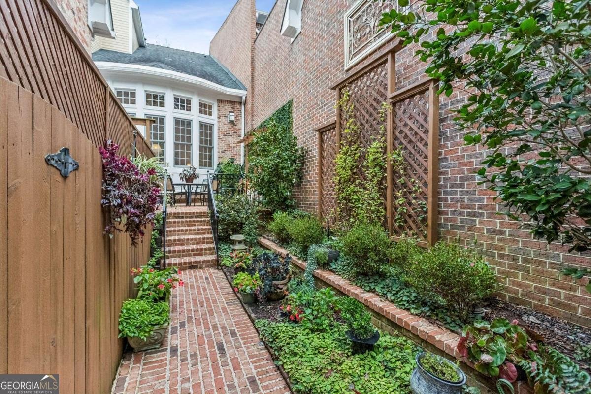 2289 Ivy Crest Lane Atlanta - 2