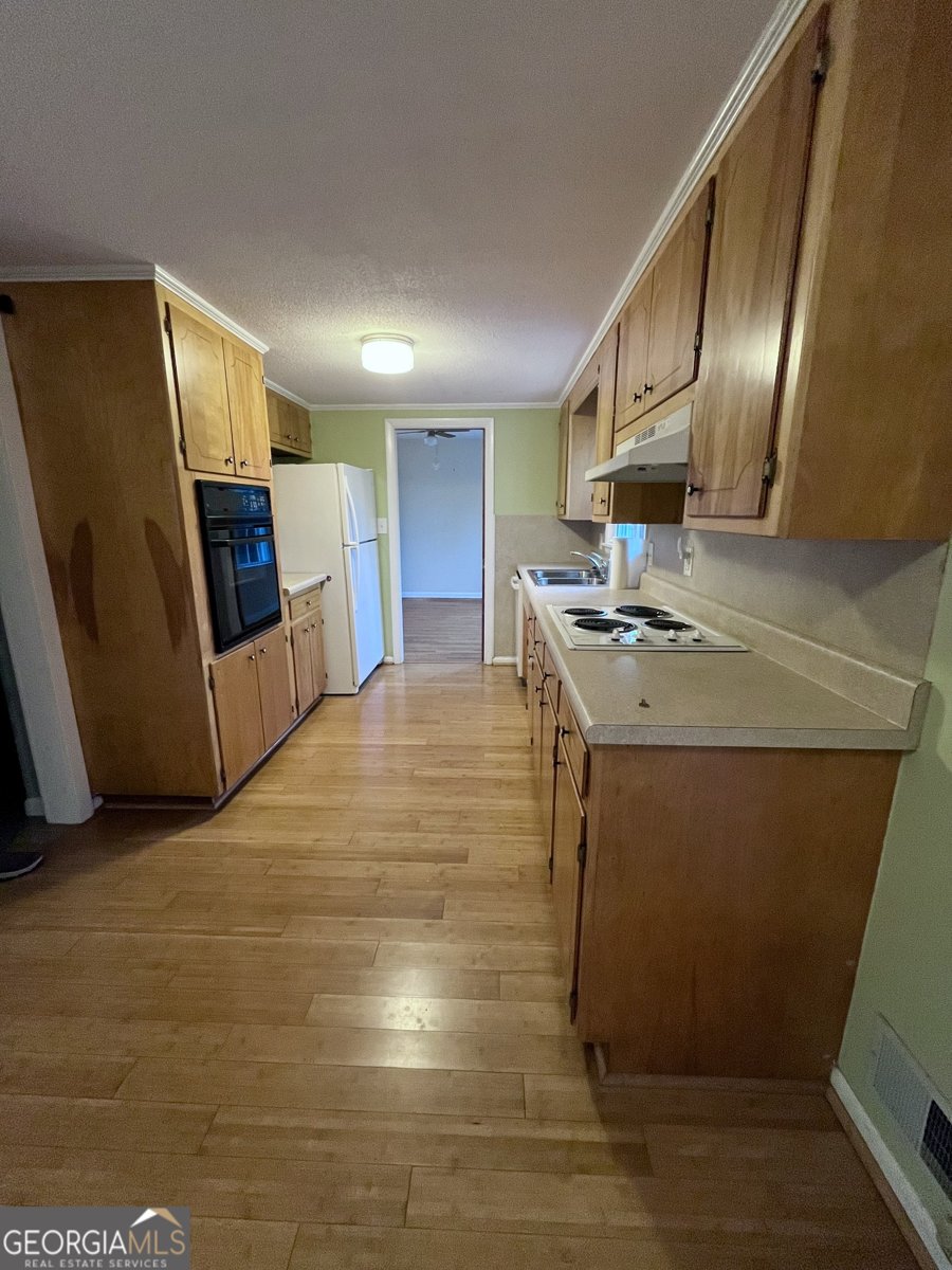 325 University Circle Athens - 10