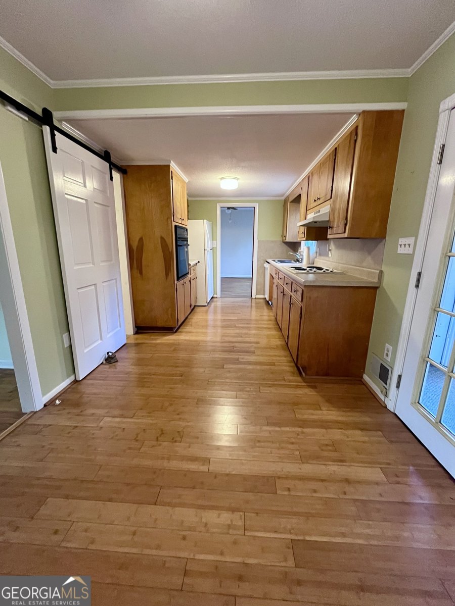 325 University Circle Athens - 11