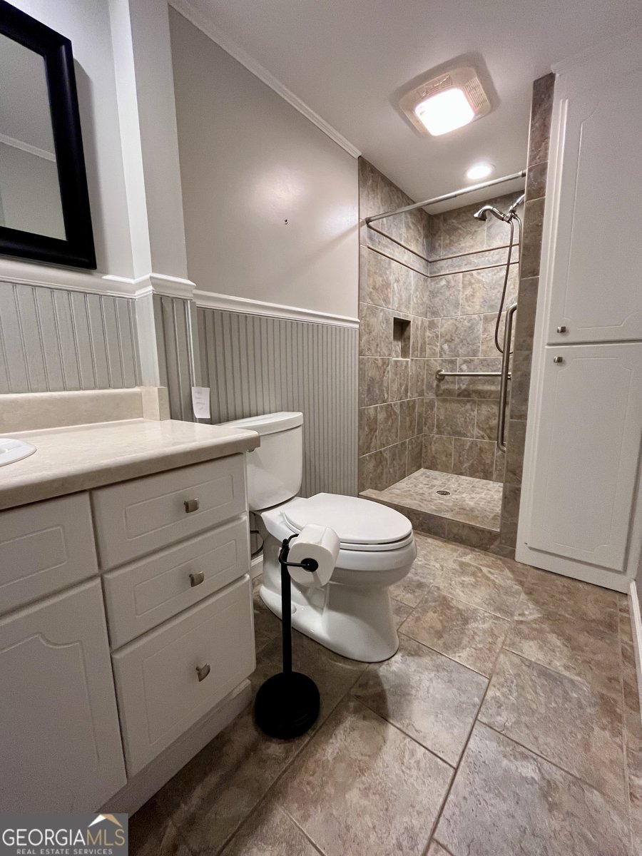 325 University Circle Athens - 12