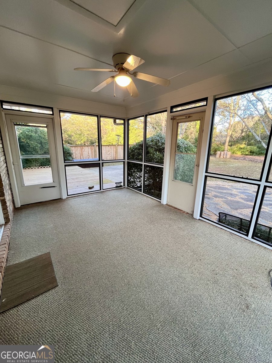 325 University Circle Athens - 13