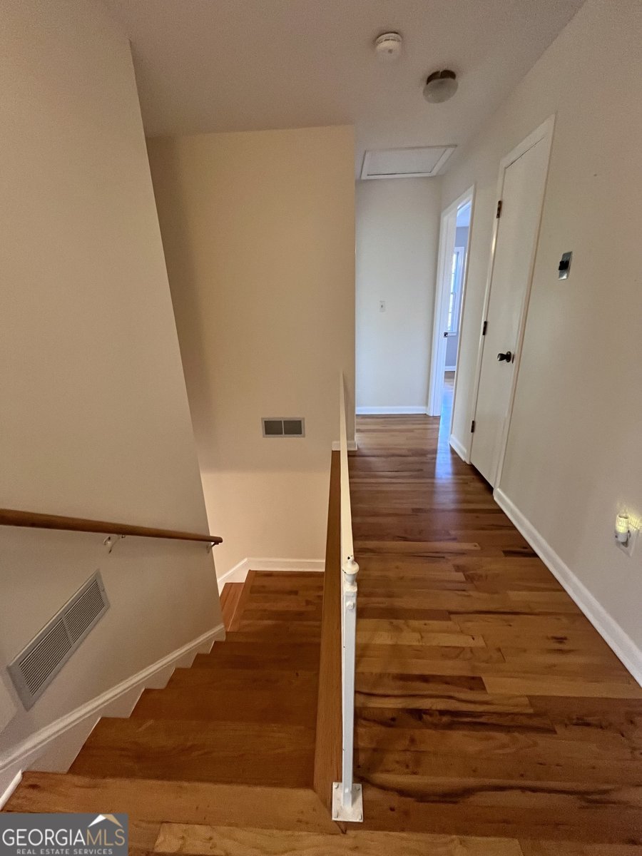 325 University Circle Athens - 15