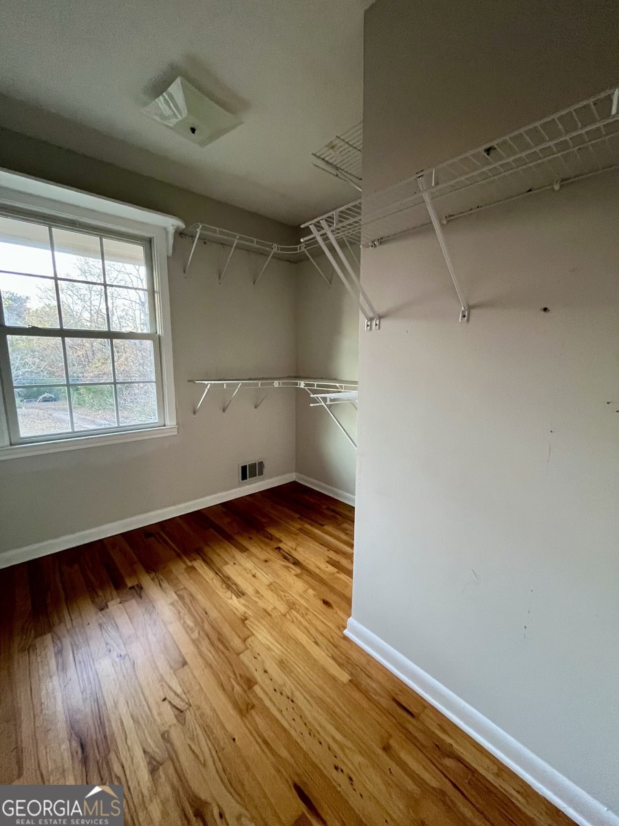 325 University Circle Athens - 19