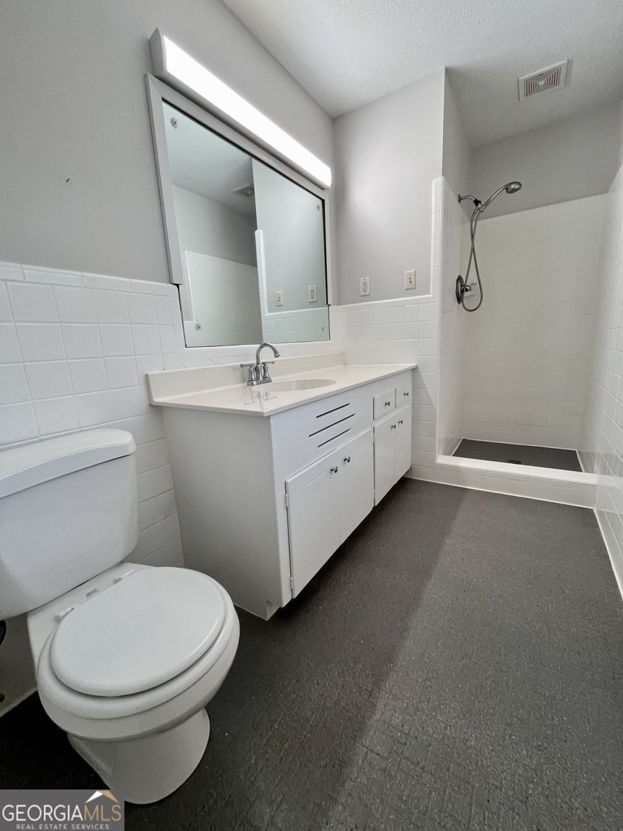 325 University Circle Athens - 24