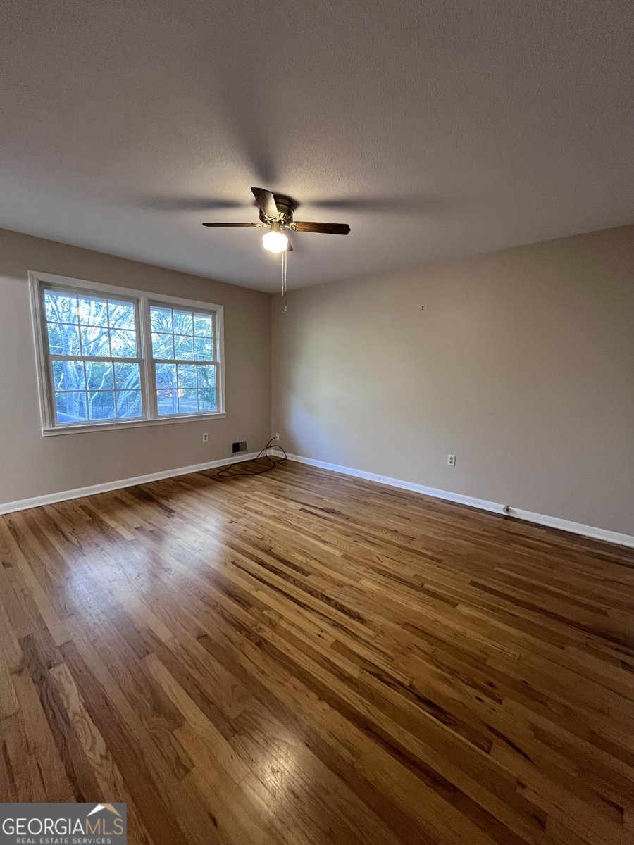 325 University Circle Athens - 25