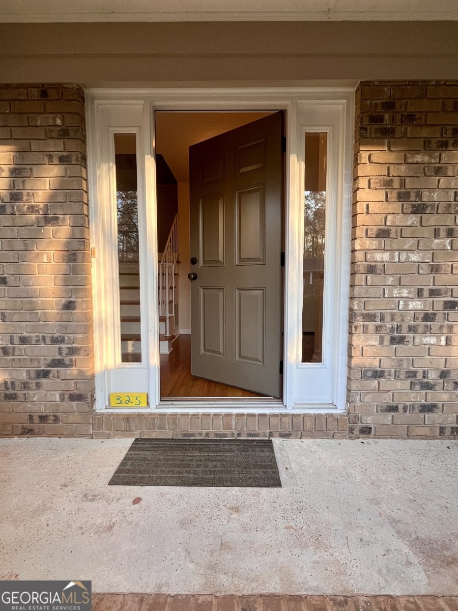 325 University Circle Athens - 4