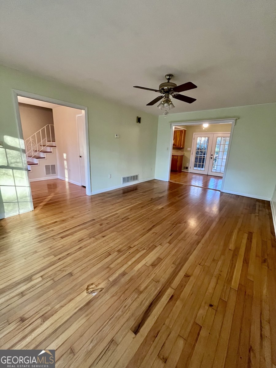 325 University Circle Athens - 5