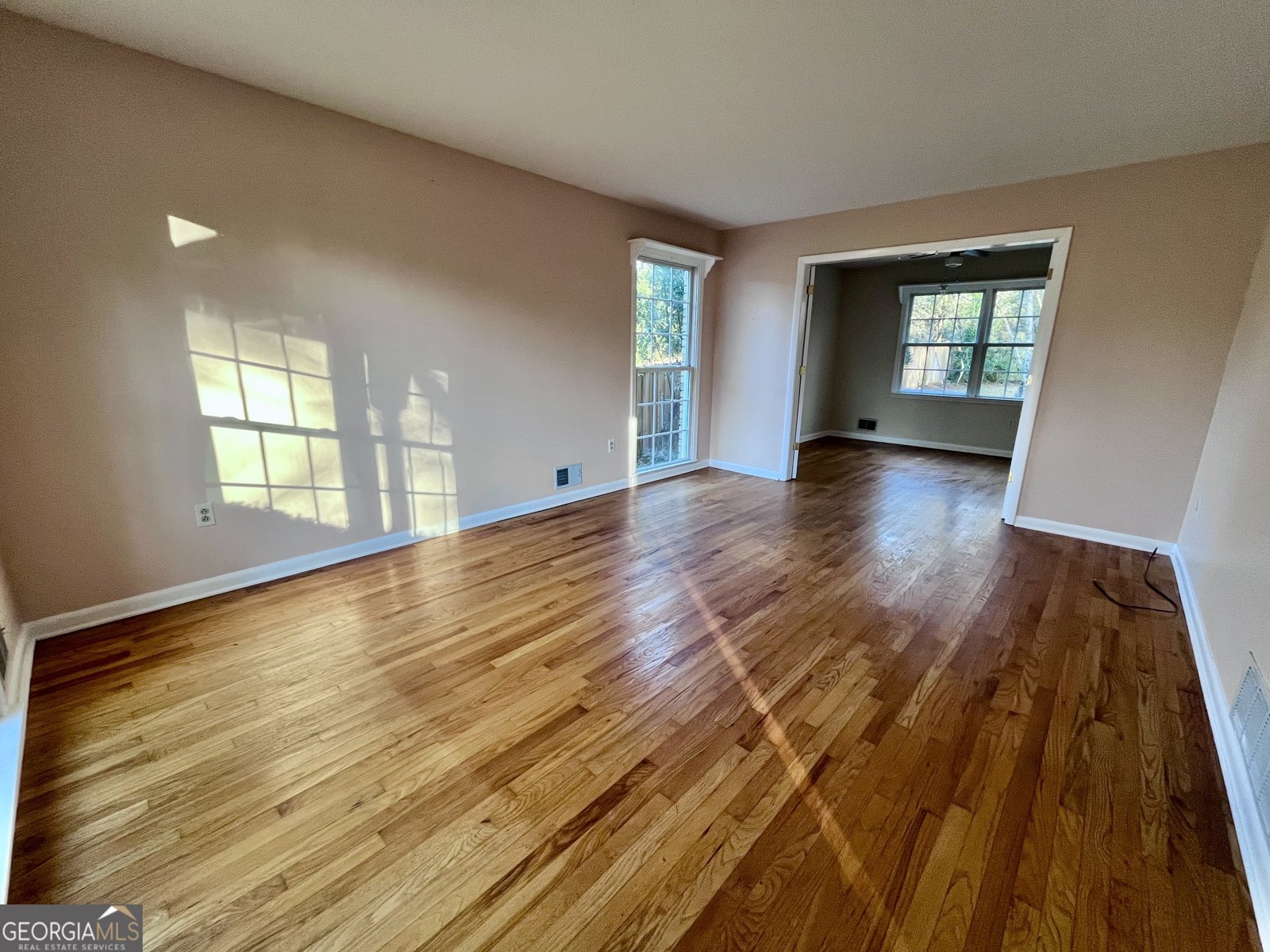 325 University Circle Athens - 7