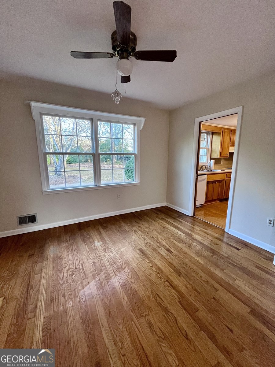 325 University Circle Athens - 8