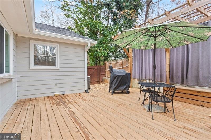 505 WYNCOURTNEY Sandy Springs - 33