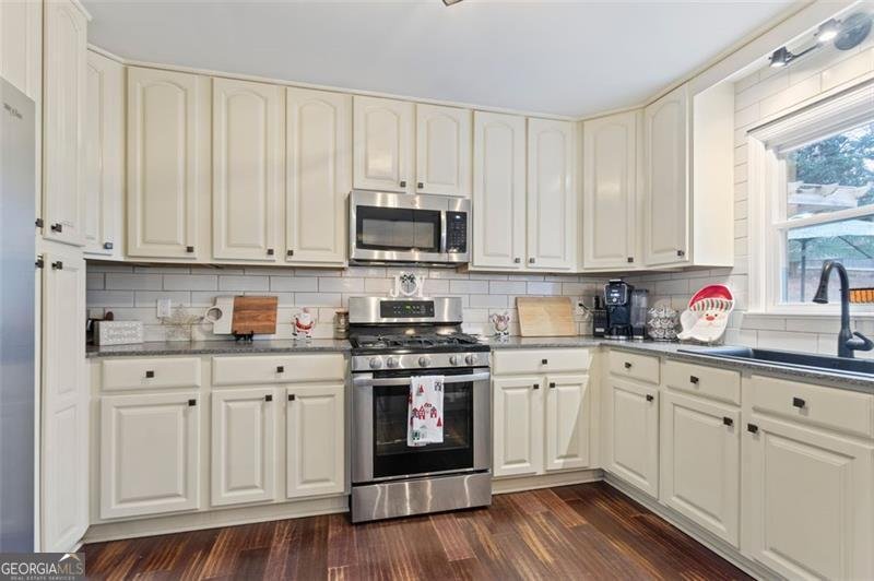 505 WYNCOURTNEY Sandy Springs - 9